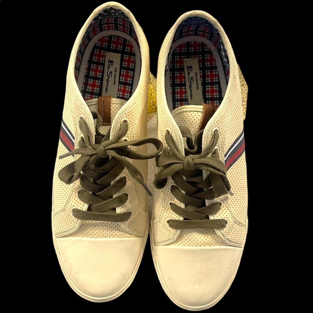 Casual sneakers